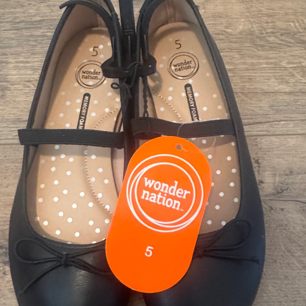Wonder Nation Classic Black Flats with Bow - Picture 2 of 3